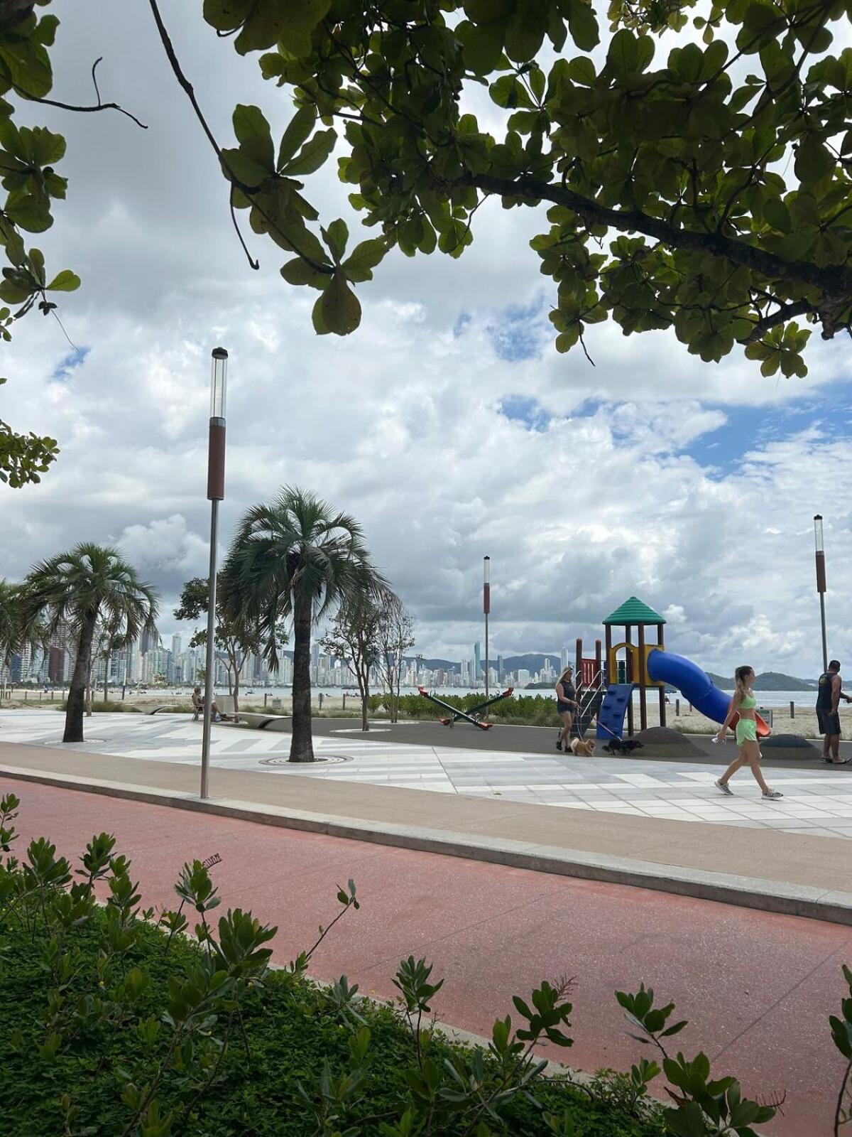 Localizacao Perfeita! Apartamento 3 Quartos A 30M Do Mar Na Barra Sul *
